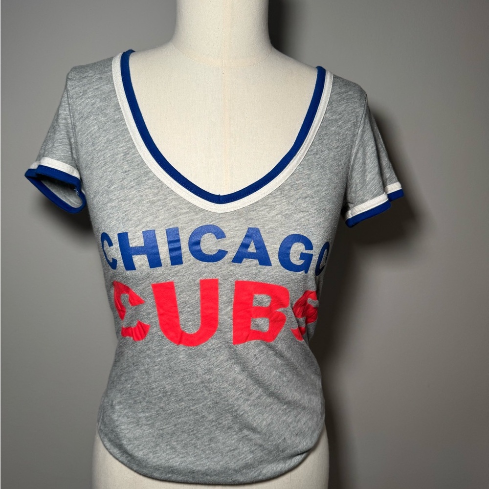PINK Victoria's Secret Gray Chicago Cubs Tee